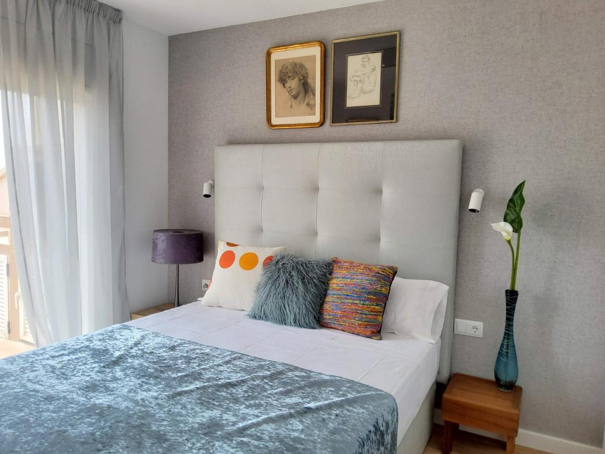 Atico Esquinero Muy Soleado Con La Terraza De 50 M2 * Sitges